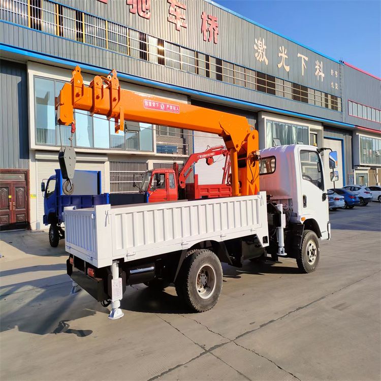 满洲里市三轮随车吊定制 农用改装机自备吊中瑞长期出售