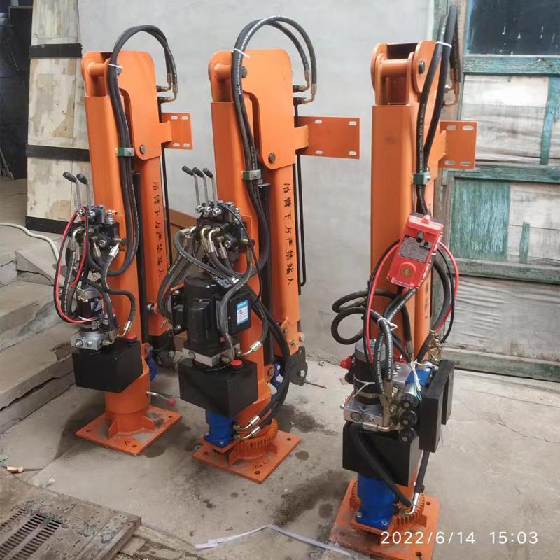 满洲里市重汽蓝牌随车吊 3.2吨 国六动力强 液压驱动 农用自卸起重机